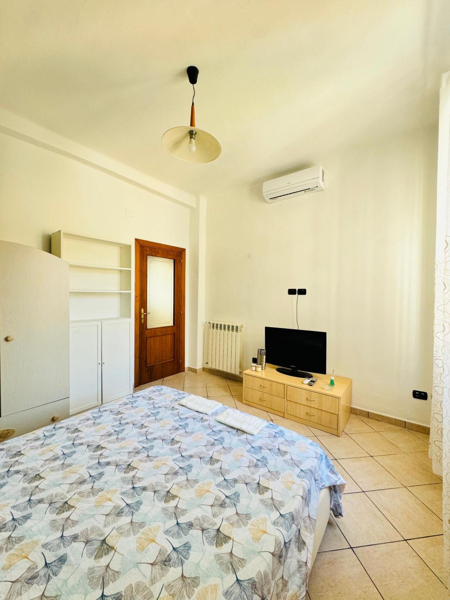 Una Stanza Nel Bunker Hotell Genua Exteriör bild